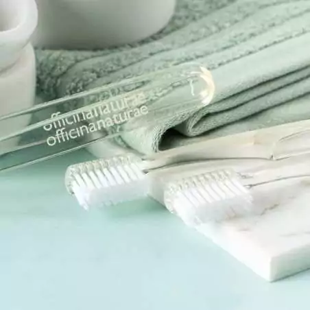 Bělicí zubní kartáček medium Officina Naturae